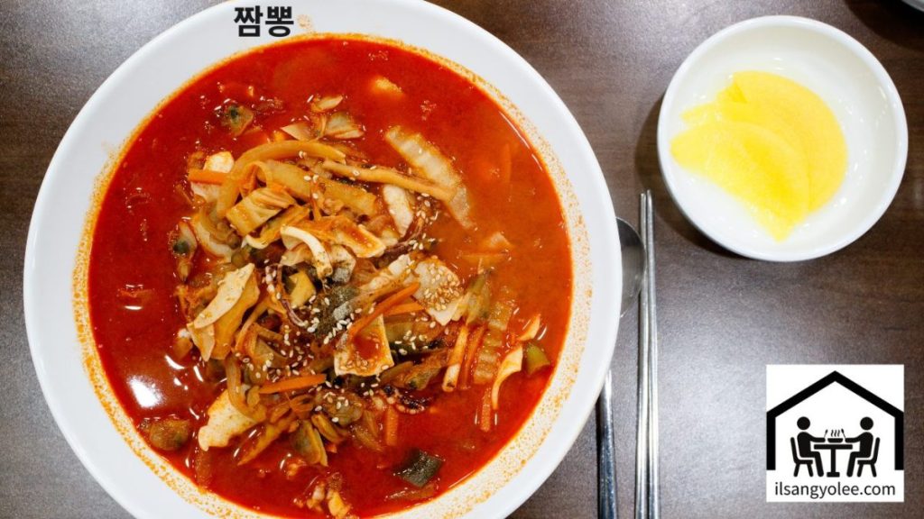 고추기름을 활용한 육개장과 짬뽕 요리 예시